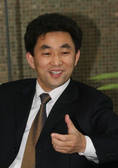 不过,穷人家孩子早当家,为了帮助解除家里困境,仅有12岁的蒋业华就