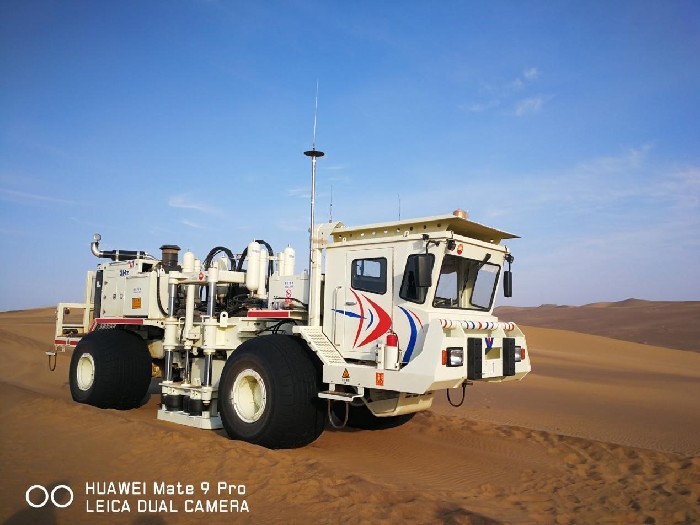 ev56高精度可控震源中国石油深部油气资源勘探的利器