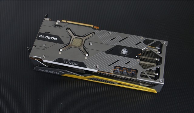 惊叹游戏体验蓝宝石rx6900xt风冷版毒药开箱