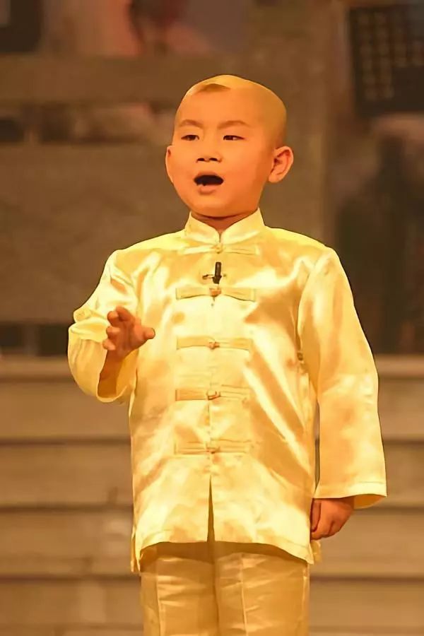 30余京剧名家阻拦郭德纲收陶阳,老郭一句话怼的他们哑口无言!