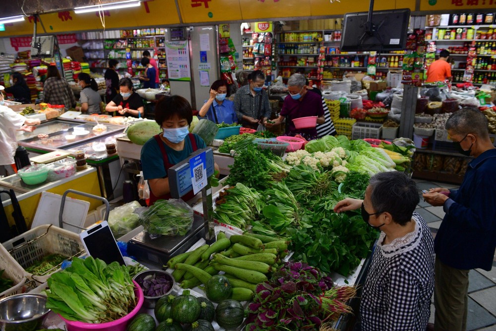 武漢龍陽世紀生鮮市場吸引七旬老人每天步行一公里來買菜