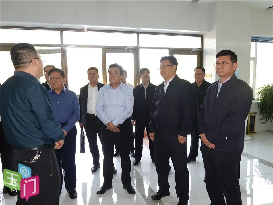 玉门市委副书记,市政府市长王超,玉门市人大常委会主任冯海波陪同考察