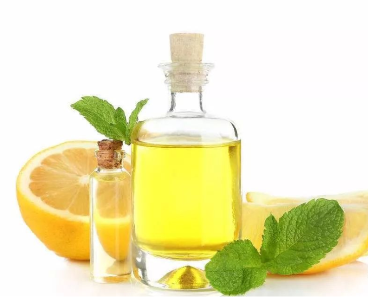 被称为强烈但不失可爱的精油——柠檬香茅叶油