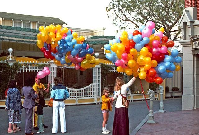 迪士尼的氦气球 | wikimedia自冷战时期开始,美国就已经注意到氦气的