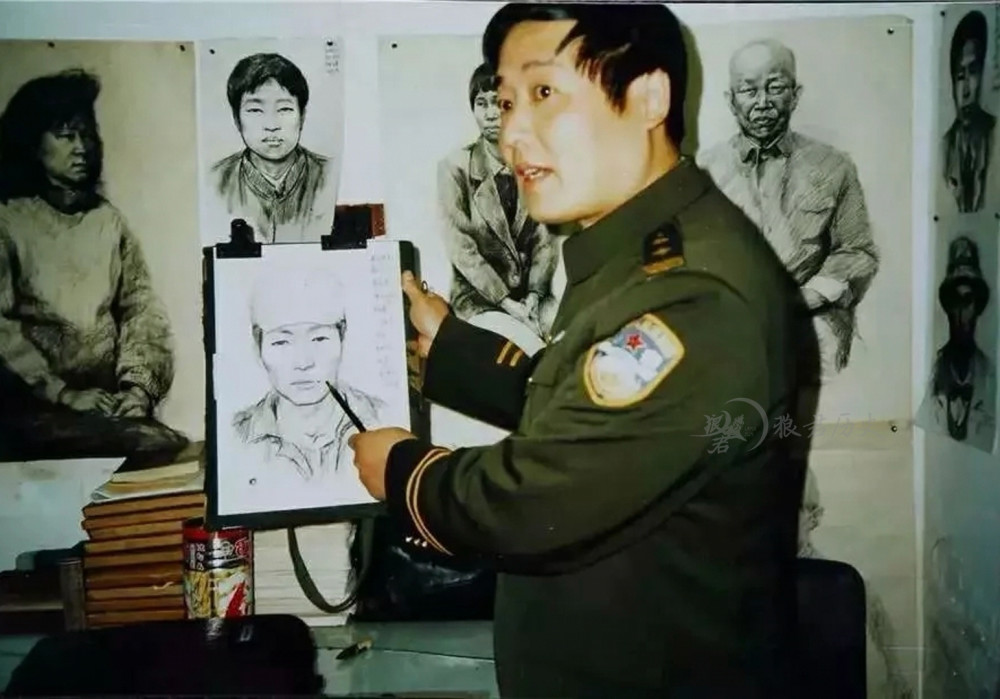 被誉为"警界的神笔马良"的张欣,曾用一幅画像,吓得嫌犯自杀