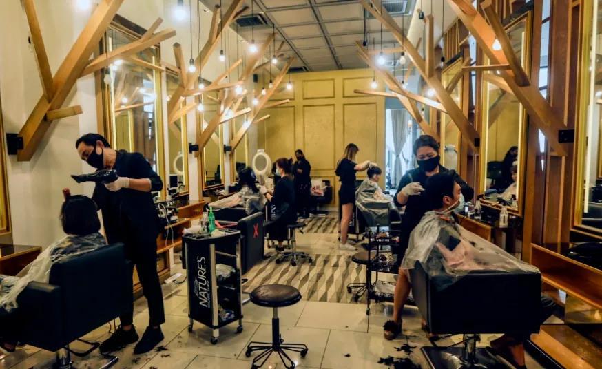 理发店经常倒闭,为何理发的价格却一直在上涨?业内人说出实情