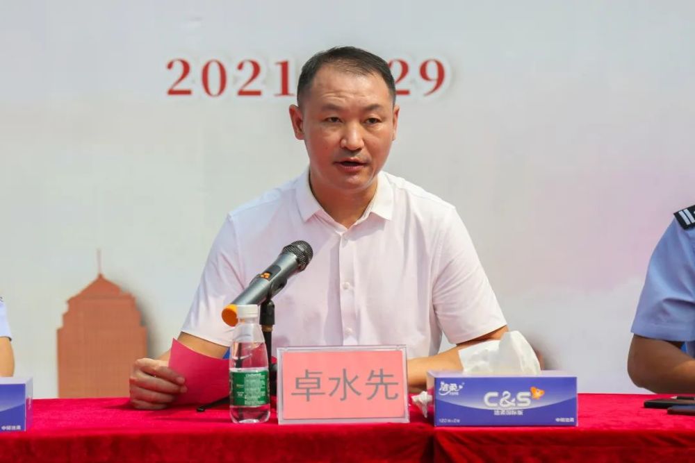 镇党委副书记卓水先,镇党委委员,公安分局局长潘军