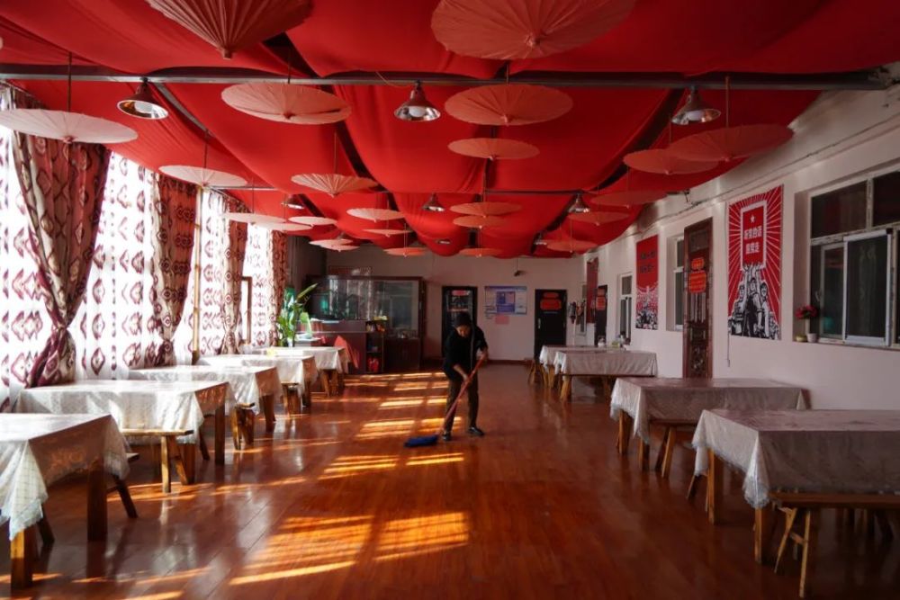 截至目前,下马崖已建成6家不同主题风格的民宿和1家农家乐,带动群众