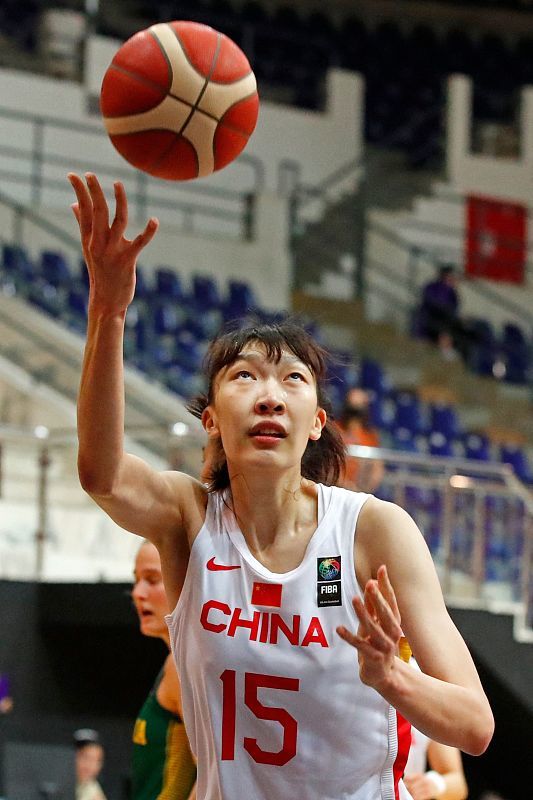 中国女篮遭遇严峻挑战一数据遭完爆李月汝略显低迷李缘9分