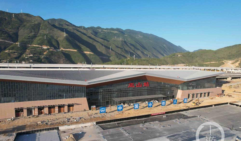郑万高铁重庆段新建站房同日全部完工