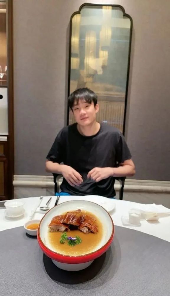 cba 周琦约丁彦雨航吃午餐，郭艾伦：这大哥在失踪人口名单里面找到的？