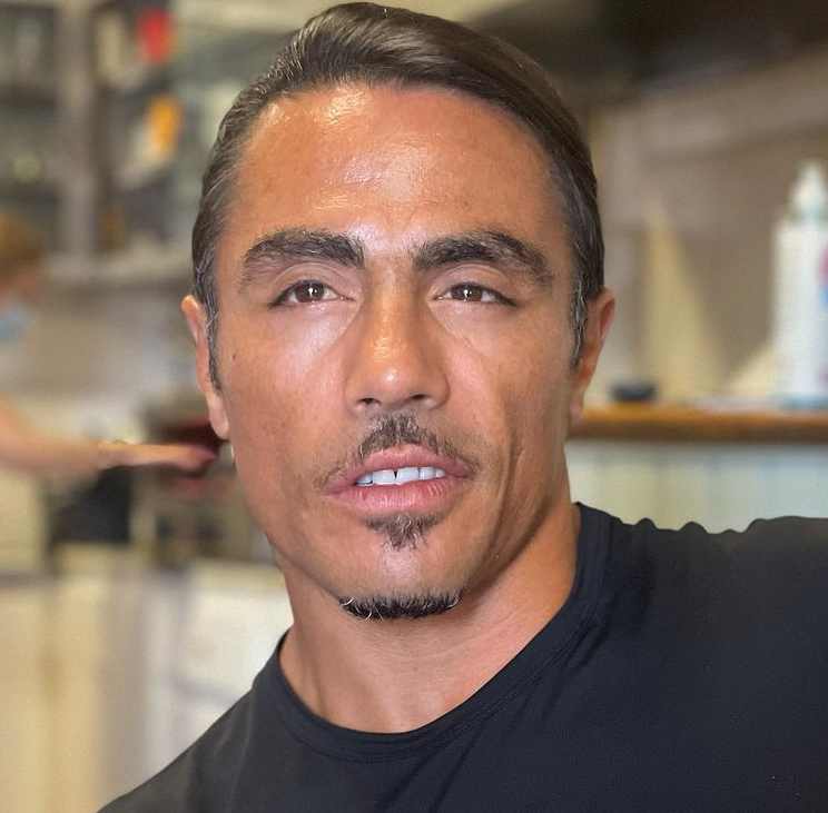 撒盐哥伦敦开新餐厅,网友吃饭结账傻眼:一顿饭吃了1800多镑