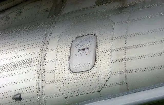 飞机竟然是百万颗钉子造的掉颗怎么办