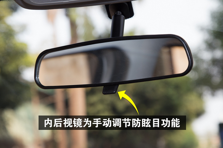 夜间车内的后视镜容易受后方光源影响,怎样避免光源刺激车主_腾讯新闻