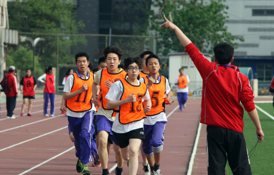 体育老师出品的省力跑步法学生长跑不怕累轻松拿高分