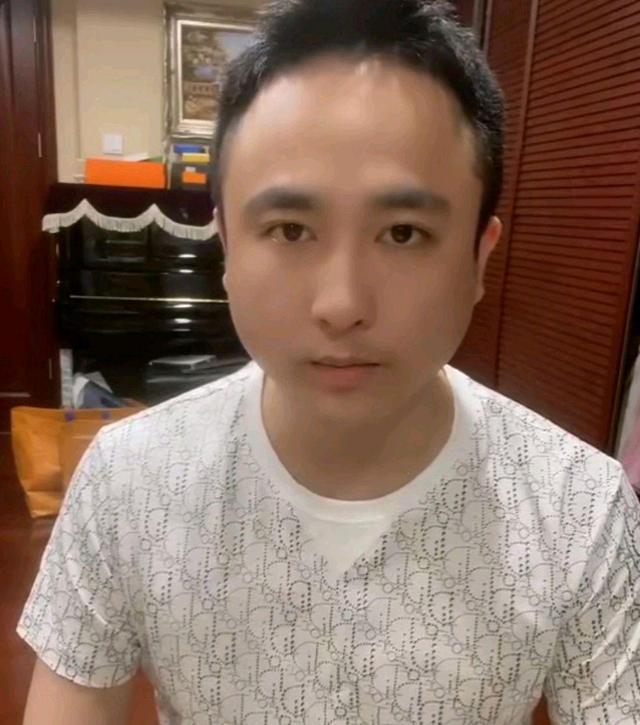 散打哥为不当言论道歉,并呼吁粉丝保持理智,不要对