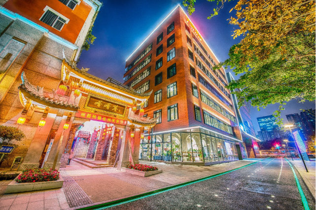 成渝双城艺术展亮相成都猛追湾城市更新锚定有机二字