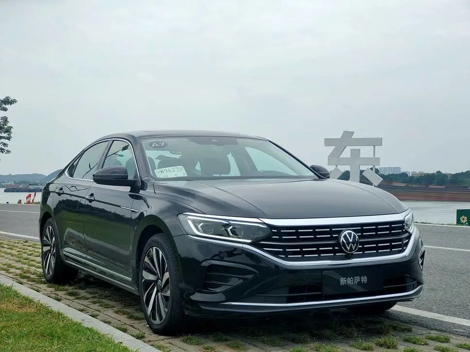 试驾2022款新帕萨特高功率版商务车的青春版