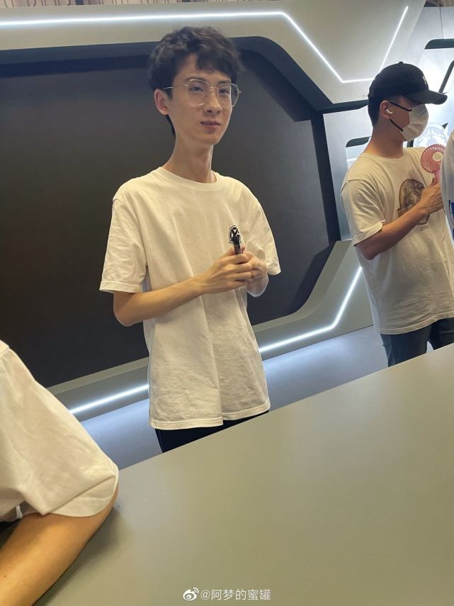 张大仙爆心酸历程曾求kpl战队打训练赛如今xyg终于扬眉吐气