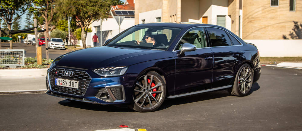 2021款奥迪s4高性能运动跑鞋30t的咆哮