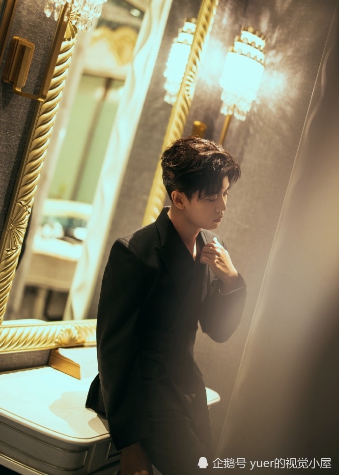 任嘉伦西服小王子