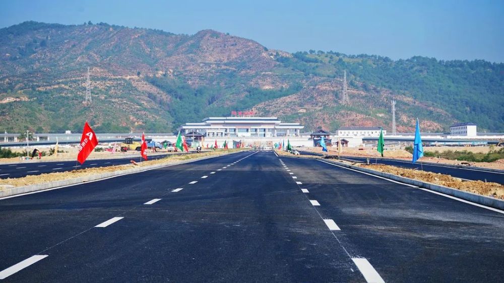 刚刚冠豸山站正式通车