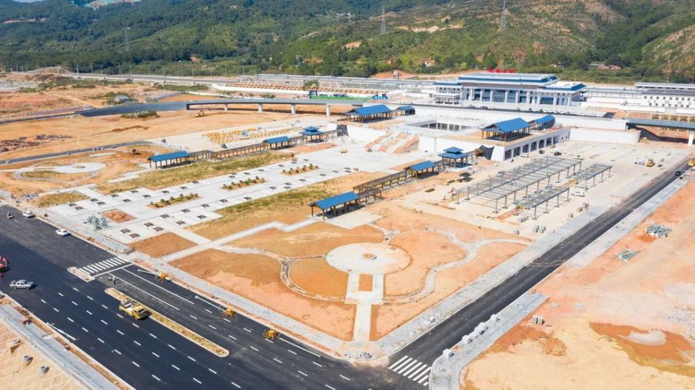 刚刚冠豸山站正式通车