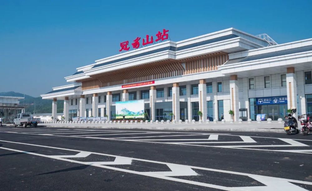刚刚冠豸山站正式通车