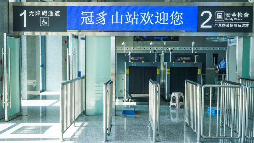 刚刚冠豸山站正式通车