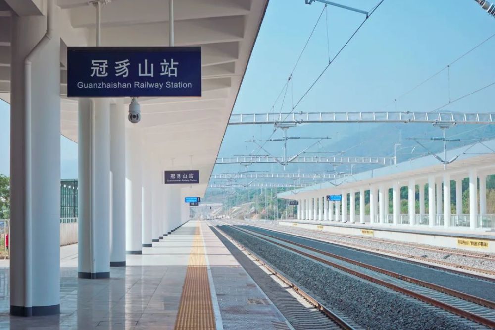 浦梅铁路冠豸山北站图片