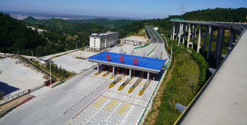 宝鸡至坪坎高速公路是国家高速公路网银川至昆明线(g85)的重要组成