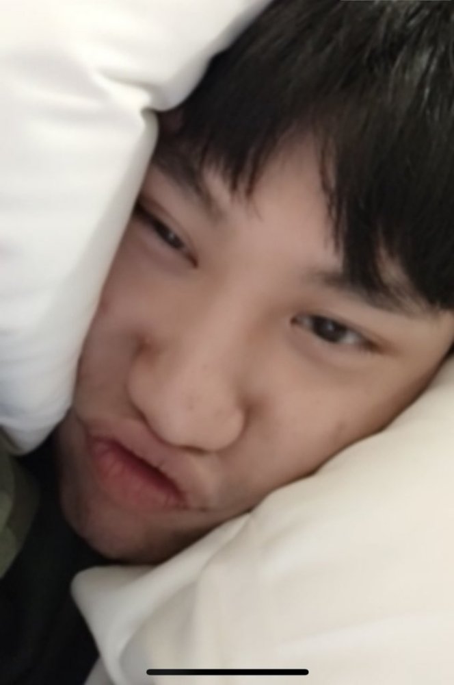 doinb更推晒彩虹与自拍图