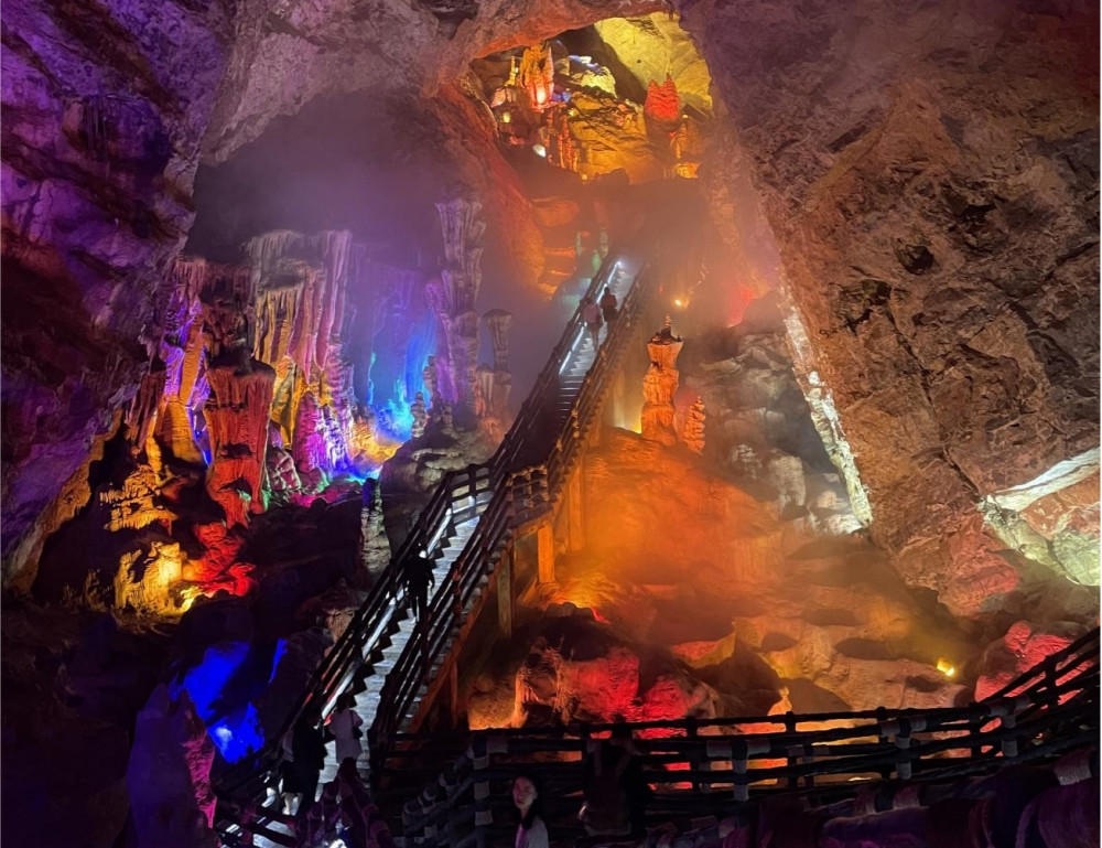 重庆万年溶洞广寒宫景区正式开园迎客石柱籍游客可享半价优惠