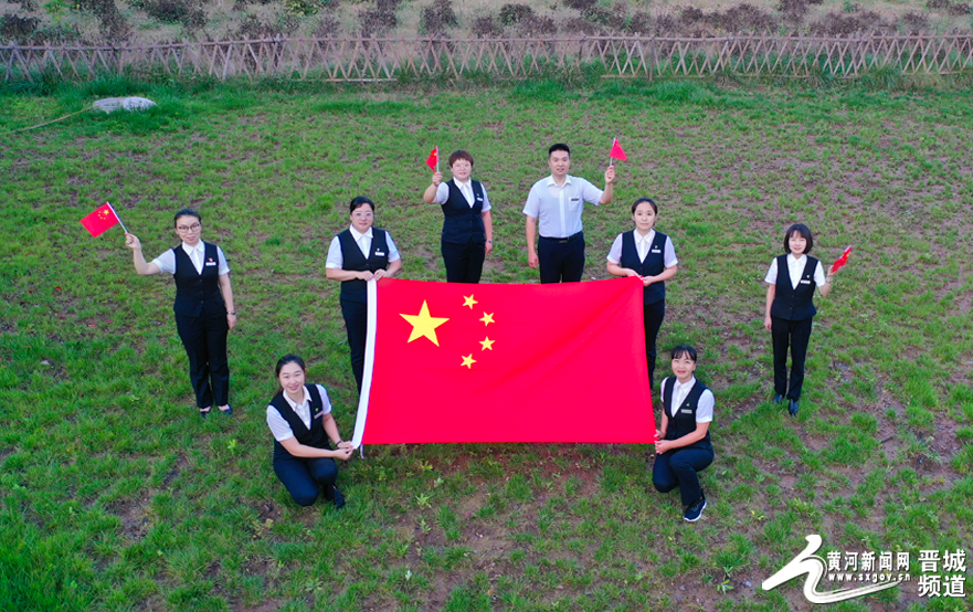 与国旗同框共迎国庆