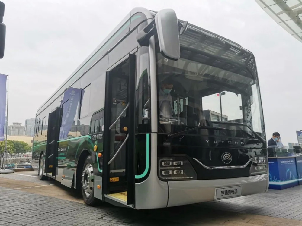 穿梭在城市街头的宇通黑金刚——宇威u10纯电动公交车_腾讯新闻