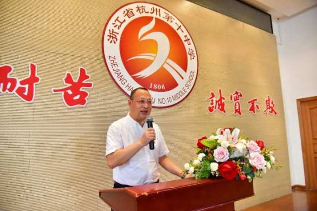 在热身环节,陈积粮校长特意为同学们设置了校史抢答.