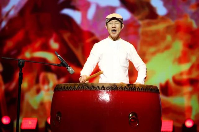 据悉,赵已然是中国第一代摇滚歌手,毕业之后便开始闯荡社会,一路走