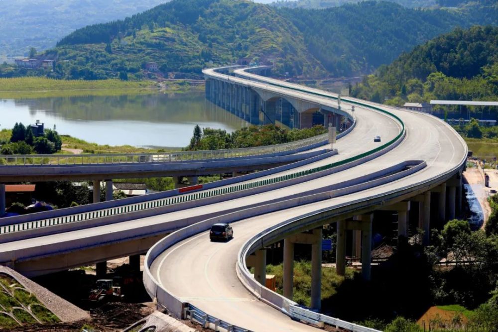 刚刚,这段高速通了!