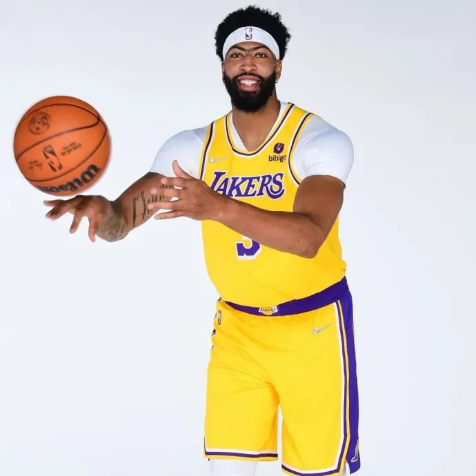 湖人202122赛季定妆照