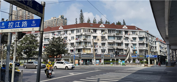 控江路黄兴路口的转角大楼控江路,横亘在杨浦区中部,筑于1926年.