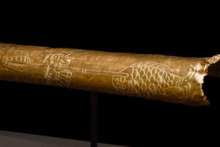 "我再琢磨三星堆金杖上的纹路时,突然发现之前忽略了一个细节.