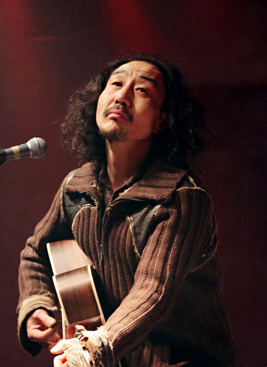 赵已然58岁仍旧孑然一身,一生无妻无儿,曾经有不少网传他的妻子是凤凰