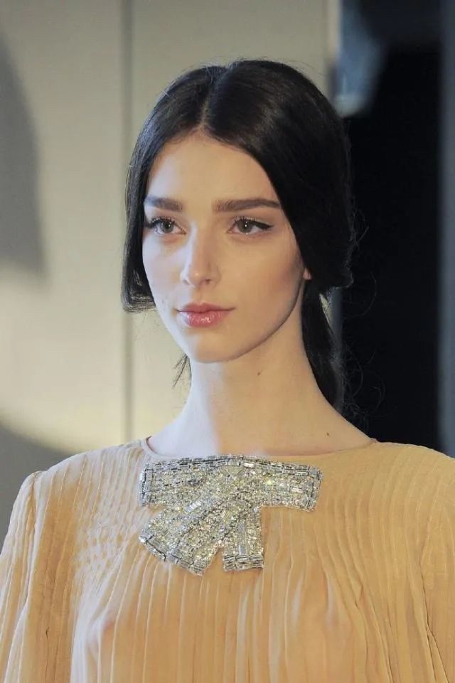 180cm"巴西蛇系美人"爆红,凸嘴也能这么好看?网友:高级美!_腾讯新闻