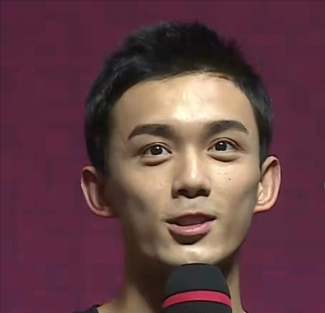 吴磊近日出席活动时,身材消瘦,两颊凹陷,人中的部位也有些奇怪,或许和