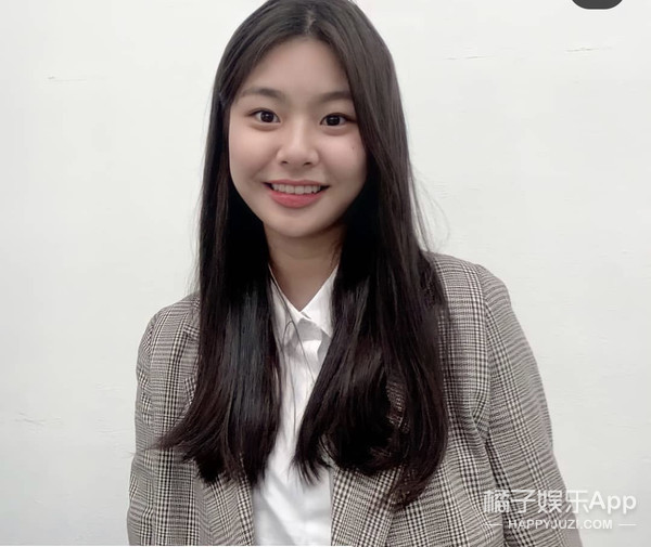 还记得《釜山行》里孔刘的女儿秀安吗?追星追得太成功了!