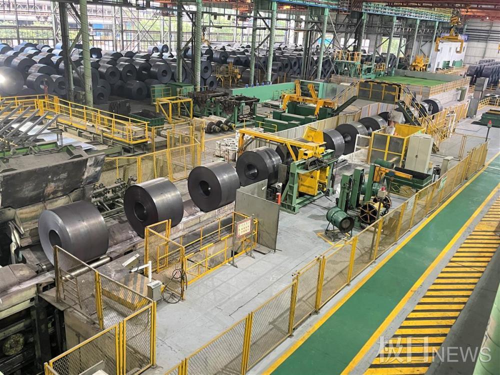 从卡脖子到捅破天武钢条材厂csp首创08mm极薄材轧制新技术