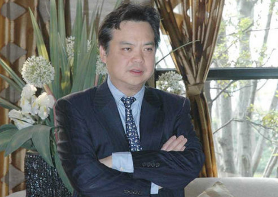 卖光内地资产,花百亿在英国买房,重庆首富张松桥为何又回来了?