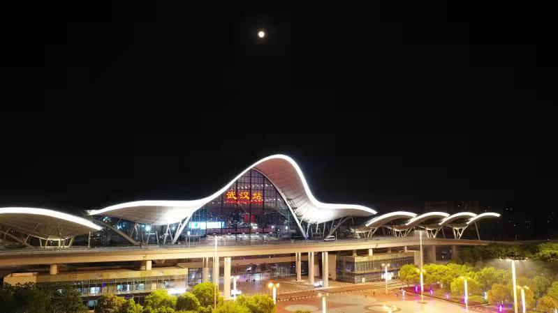 武汉站:生态"绿"与中国"红"在这里交相辉映