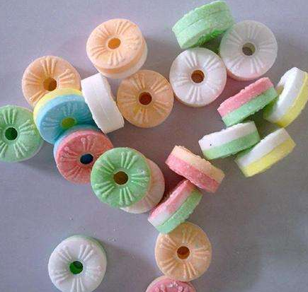 让90后"最怀念"的4种糖果,哨子糖已经不多见了,你吃过几种?_腾讯新闻