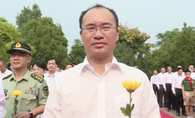 蓝贤林,何善祥,严志林,王子康等在家县四套班子领导,法检"两长",县委